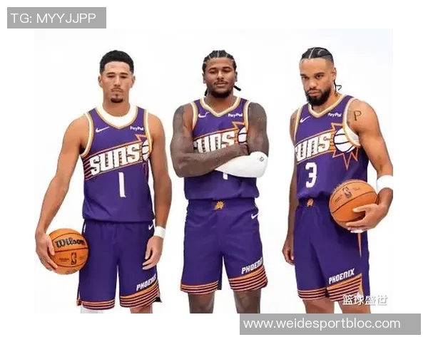 布克上半场表现出色14分9助攻展现控卫风范引领球队进攻 布克上半场表现出色14分9助攻展现控卫风范引领球队进攻