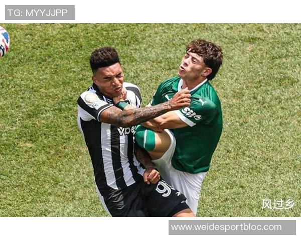 巴甲门将开球失误被对手偷袭瞬间引发全场哄笑