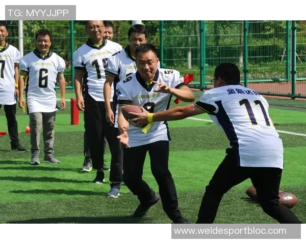 快船全队团建活动共赏橄榄球比赛并拍摄合影留念欢乐时光