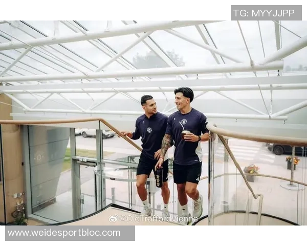 曼联球员因卡灵顿基地翻修后训练时间延长享受更优质的训练环境