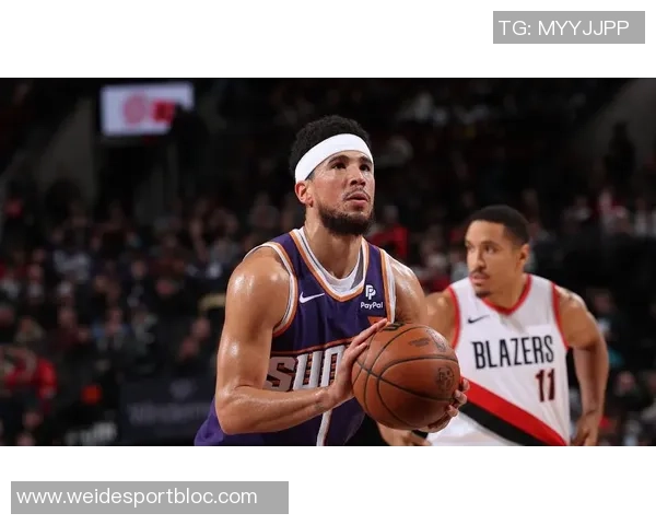 布克复出状态渐入佳境半场出战13分钟贡献10分2助