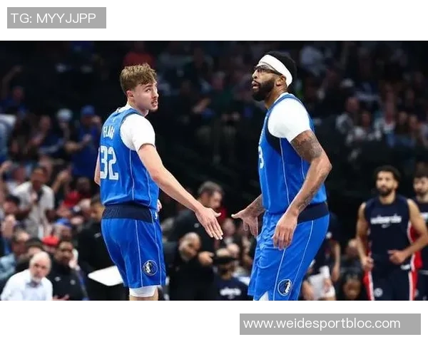 浓眉调侃三状元比一手势称自己拥有大学冠军荣耀